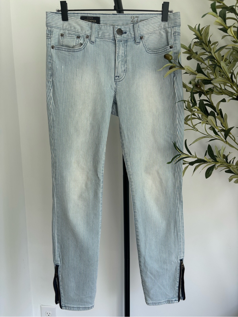 • [J. Crew] Toothpick Ankle Jean •